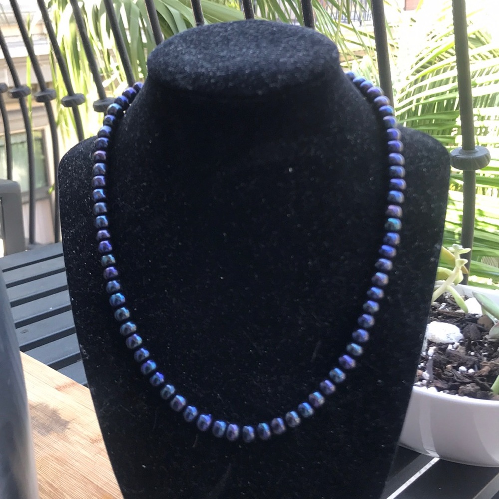 Iridescent ‘Black Pearl’ Necklace and Earring Set - Picture 5 of 7